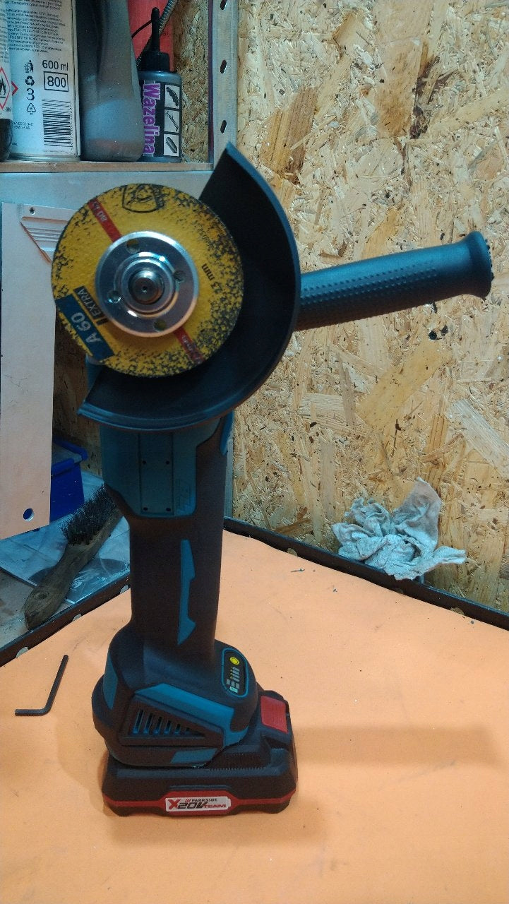 Akumulatorowa szlifierka kątowa 125mm body 18V LXT Makita DGA504Z