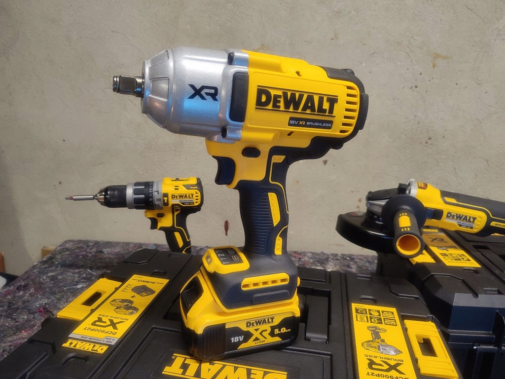 Akumulatorowy klucz udarowy 18V XR 1/2" 1898Nm body DeWALT DCF900