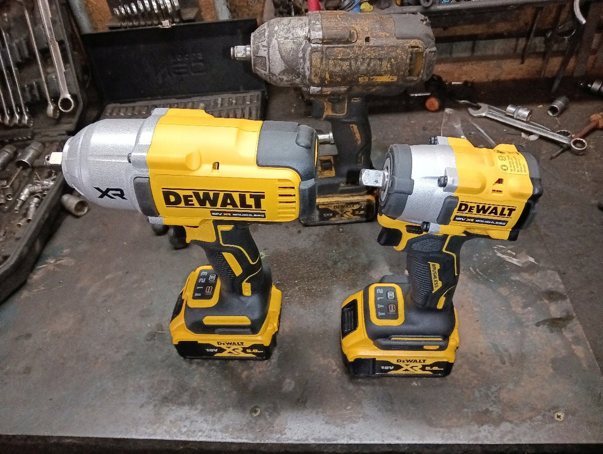 Akumulatorowy klucz udarowy 18V XR 1/2" 1898Nm body DeWALT DCF900