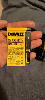 DeWALT DCB1102 ładowarka Li-Ion XR wielonapięciowa 10,8/18V 2A