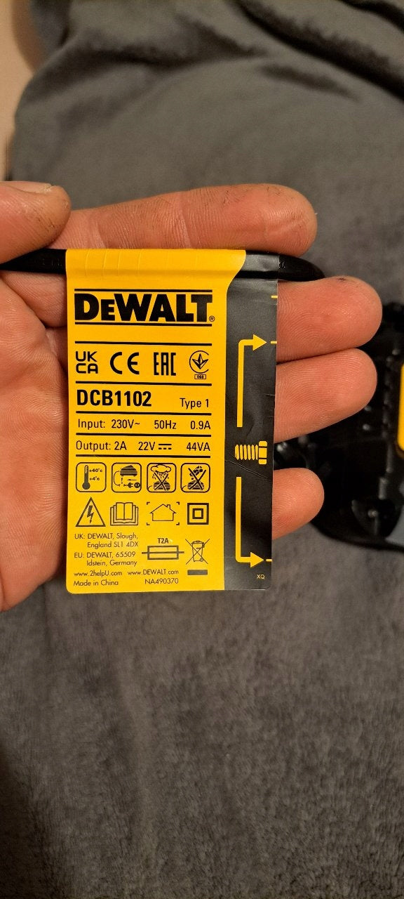DeWALT DCB1102 ładowarka Li-Ion XR wielonapięciowa 10,8/18V 2A