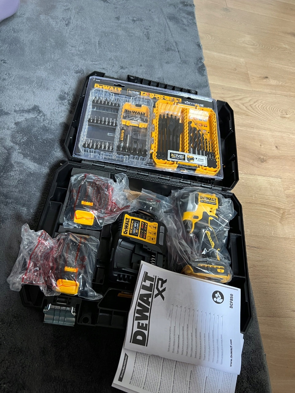 DeWALT DCF850P2T zakrętarka udarowa 18V 2x5,0Ah