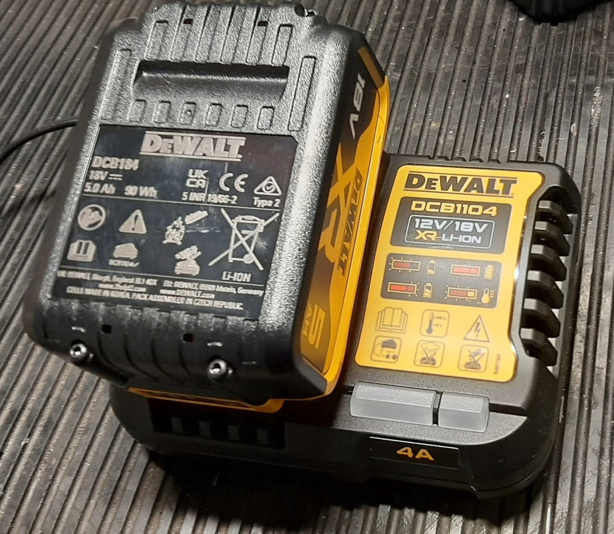 DeWALT dmuchawa akumulatorowa do liści 18V 200km/h DCMBL562N 3,7kg oryginał