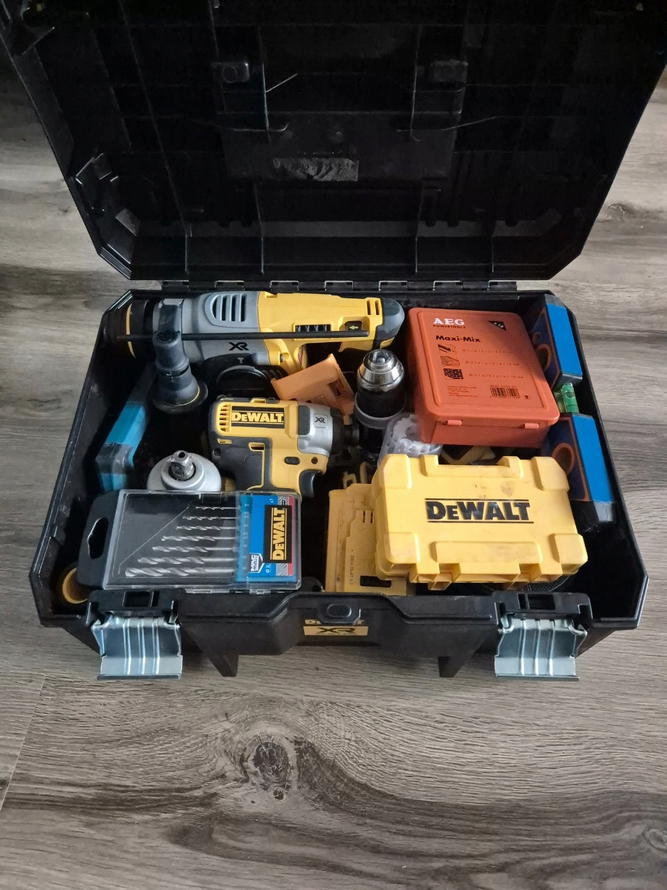 DeWALT DWST1-71195 skrzynia walizka kufer TSTAK VI