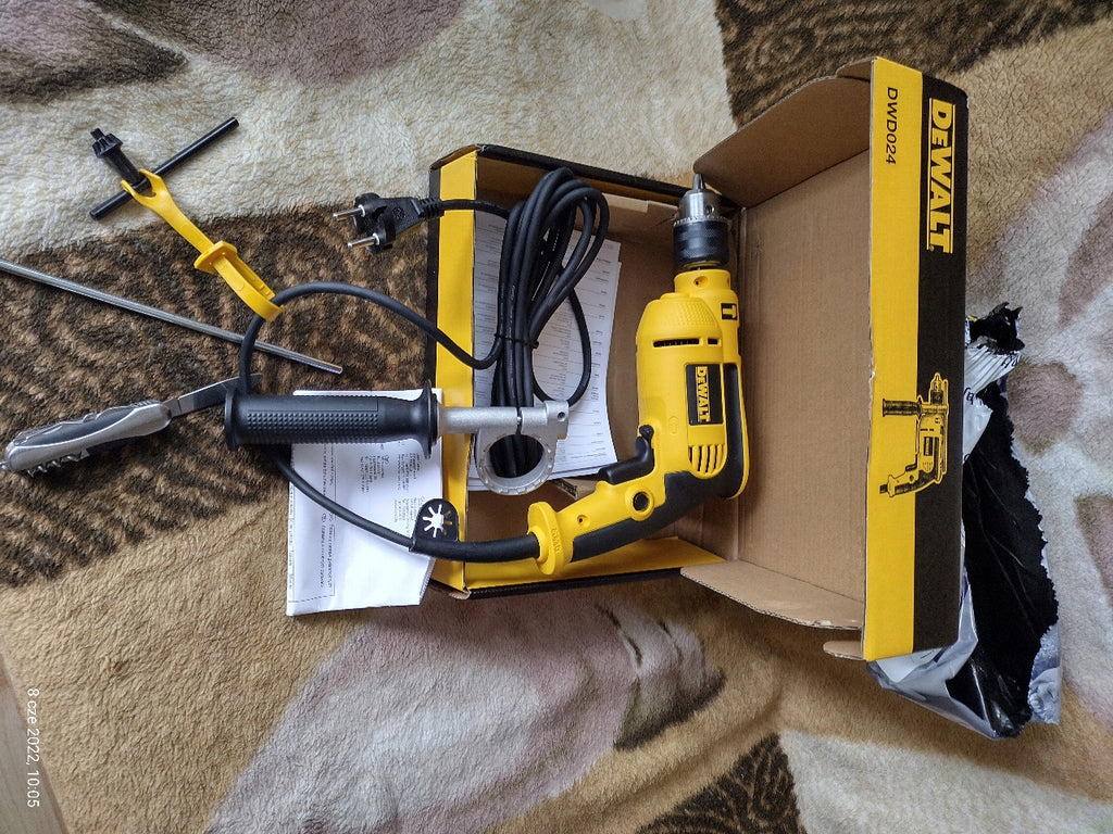 DeWALT jednobiegowa wiertarka udarowa 701 W 13mm szybki zacisk DWD024S