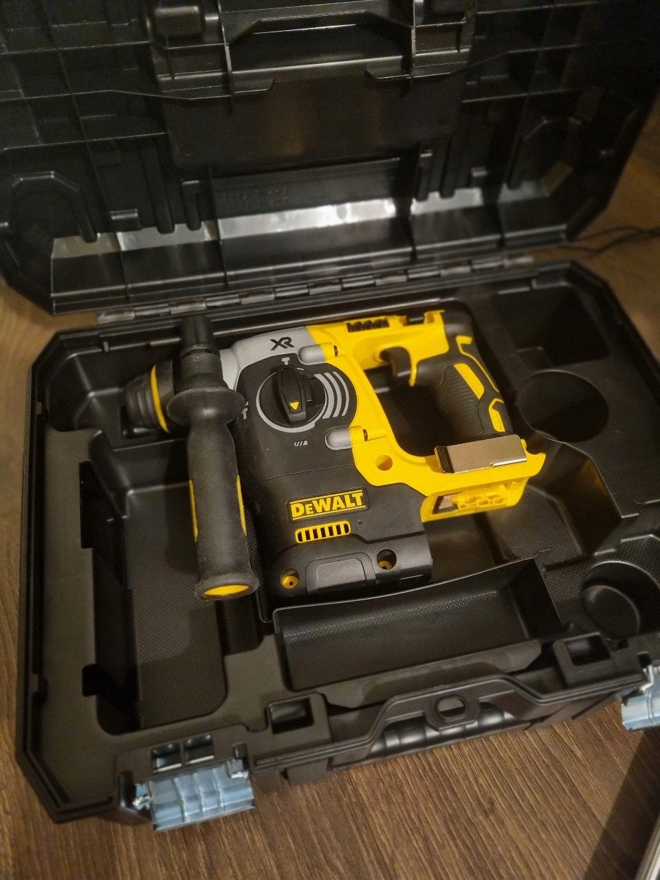 DeWALT młotowiertarka na aku 3-funkcyjna 2,1J 18V SDS-Plus body DCH273N
