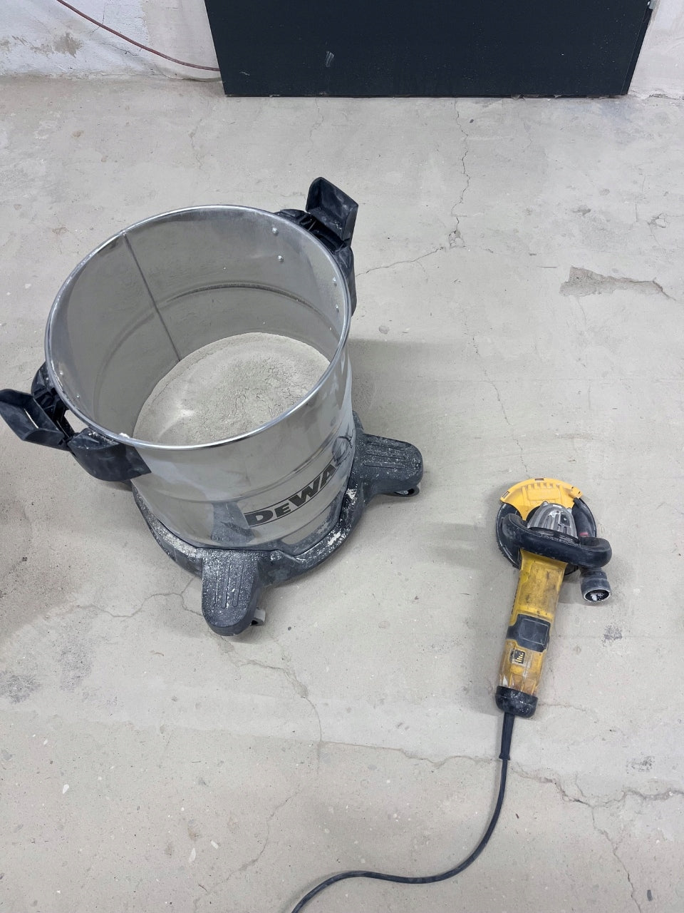 DeWALT osłona z odsysaniem do szlifierek kątowych 115/125 mm DWE46150-XJ