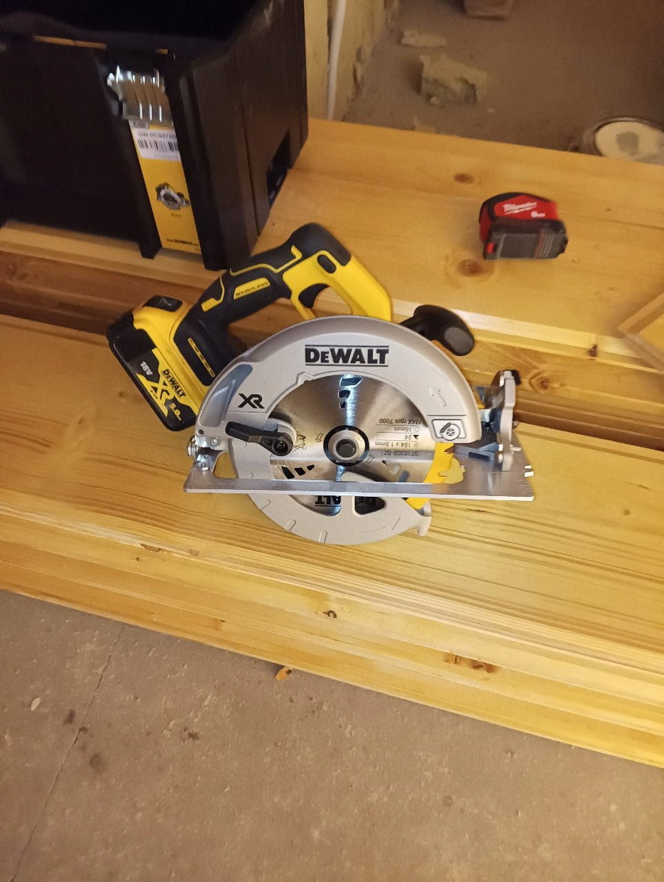 DeWALT pilarka tarczowa akumulatorowa body DCS570NT TSTAK DeWALT 18V 184mm