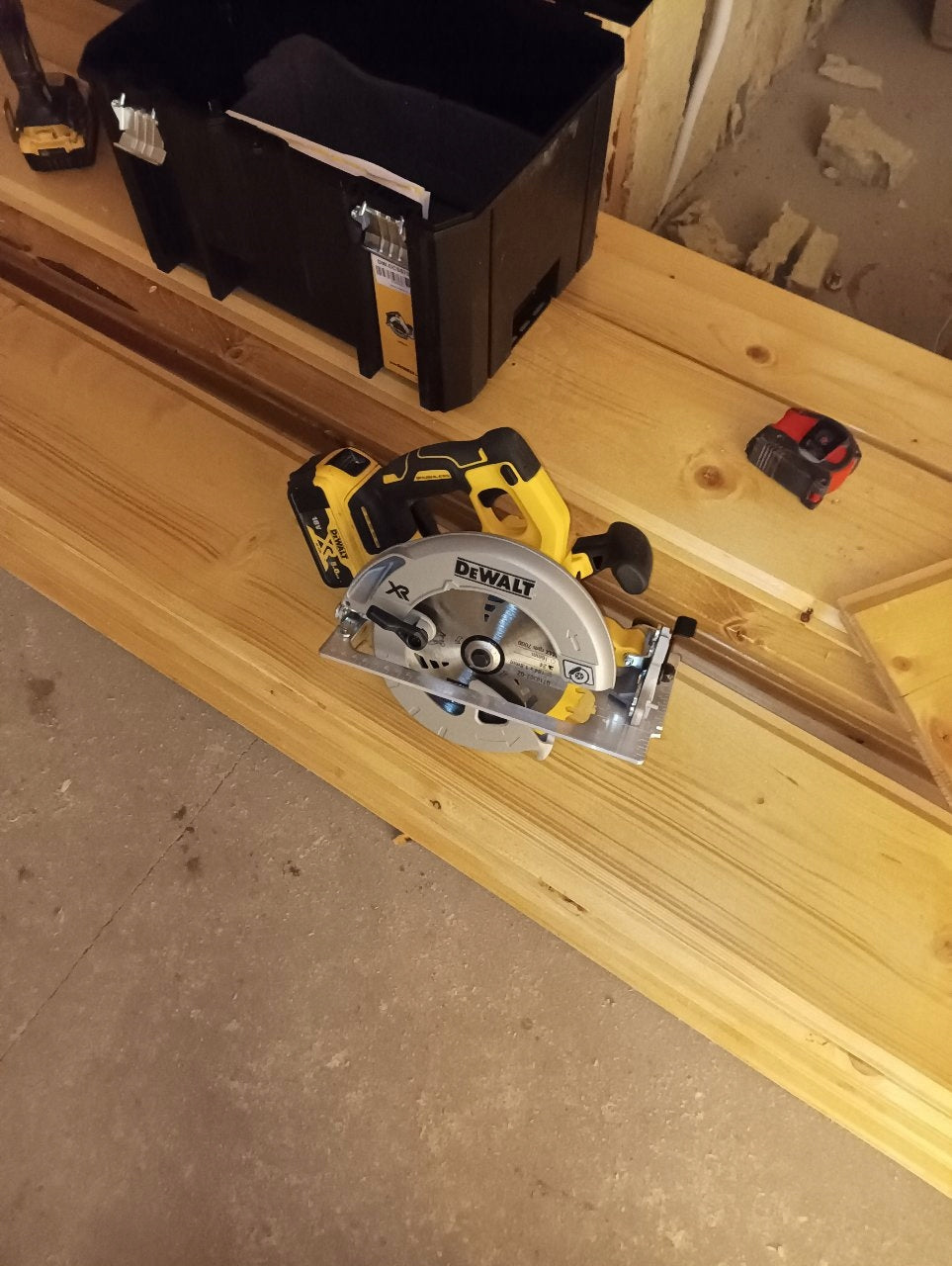 DeWALT pilarka tarczowa akumulatorowa body DCS570NT TSTAK DeWALT 18V 184mm