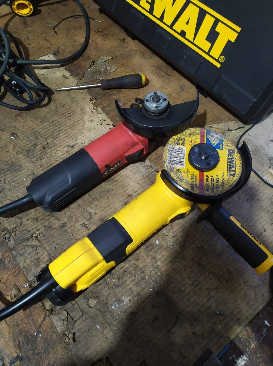 DeWALT szlifierka kątowa 125mm 1500W DWE4257-QS