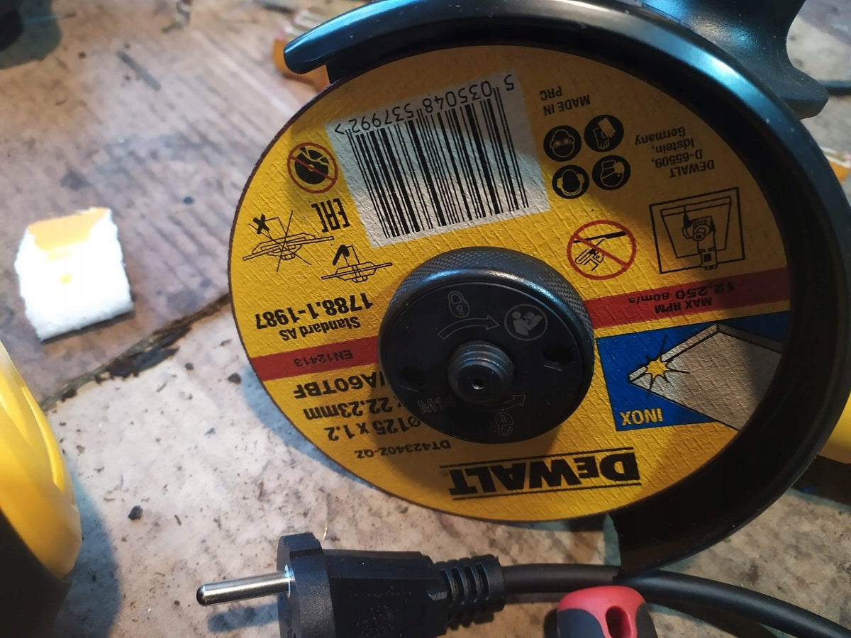 DeWALT szlifierka kątowa 125mm 1500W DWE4257-QS