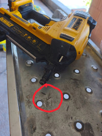 Gwoździarka do betonu DeWALT DCN890P2 18V XR, 2x 5,0Ah