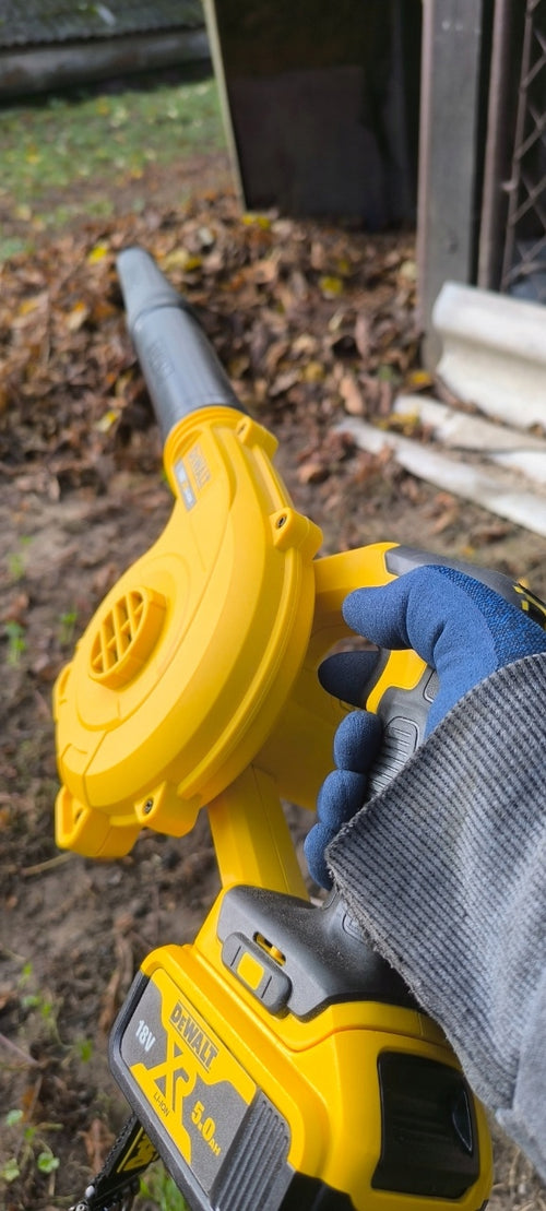Kompaktowa dmuchawa akumulatorowa 18V XR DeWALT DCV100-XJ