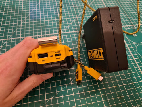 Ładowarka adapter USB powerbank 18V DeWALT DCB094K