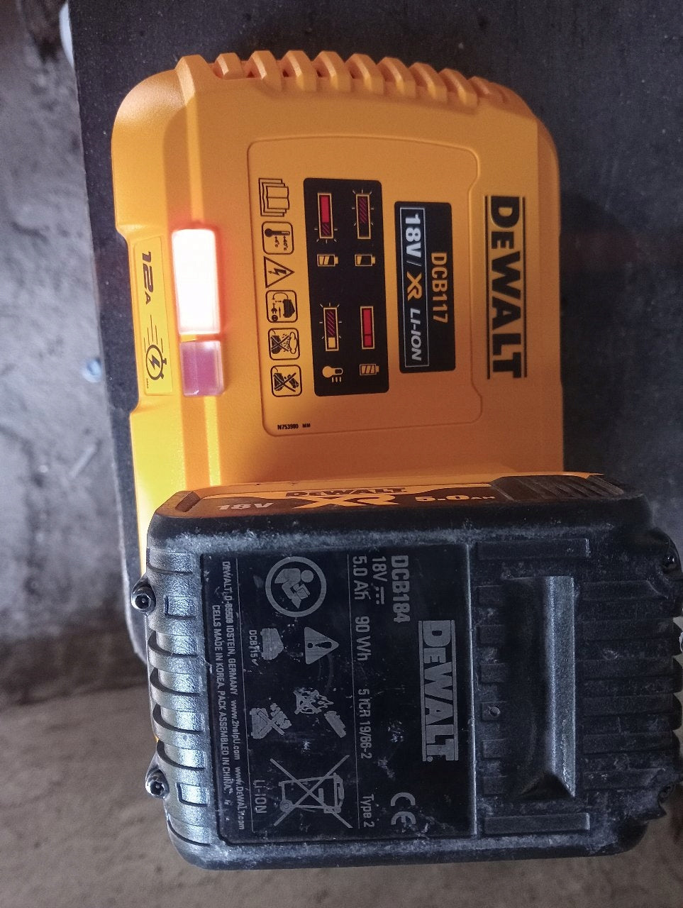 Ładowarka DeWALT DCB117-QW