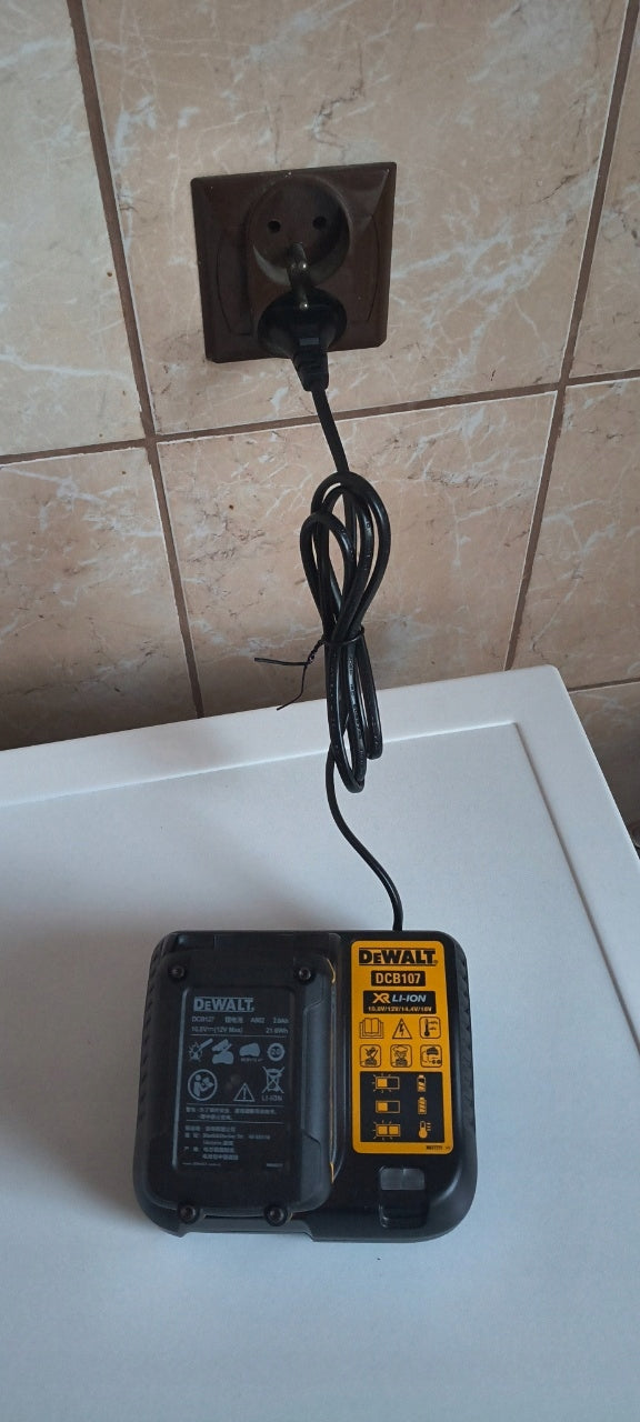 Ładowarka do akumulatorów DeWALT wielonapięciowa 10,8-18V 1,25A DCB107