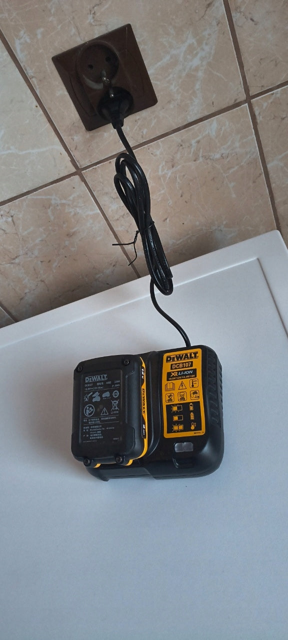 Ładowarka do akumulatorów DeWALT wielonapięciowa 10,8-18V 1,25A DCB107