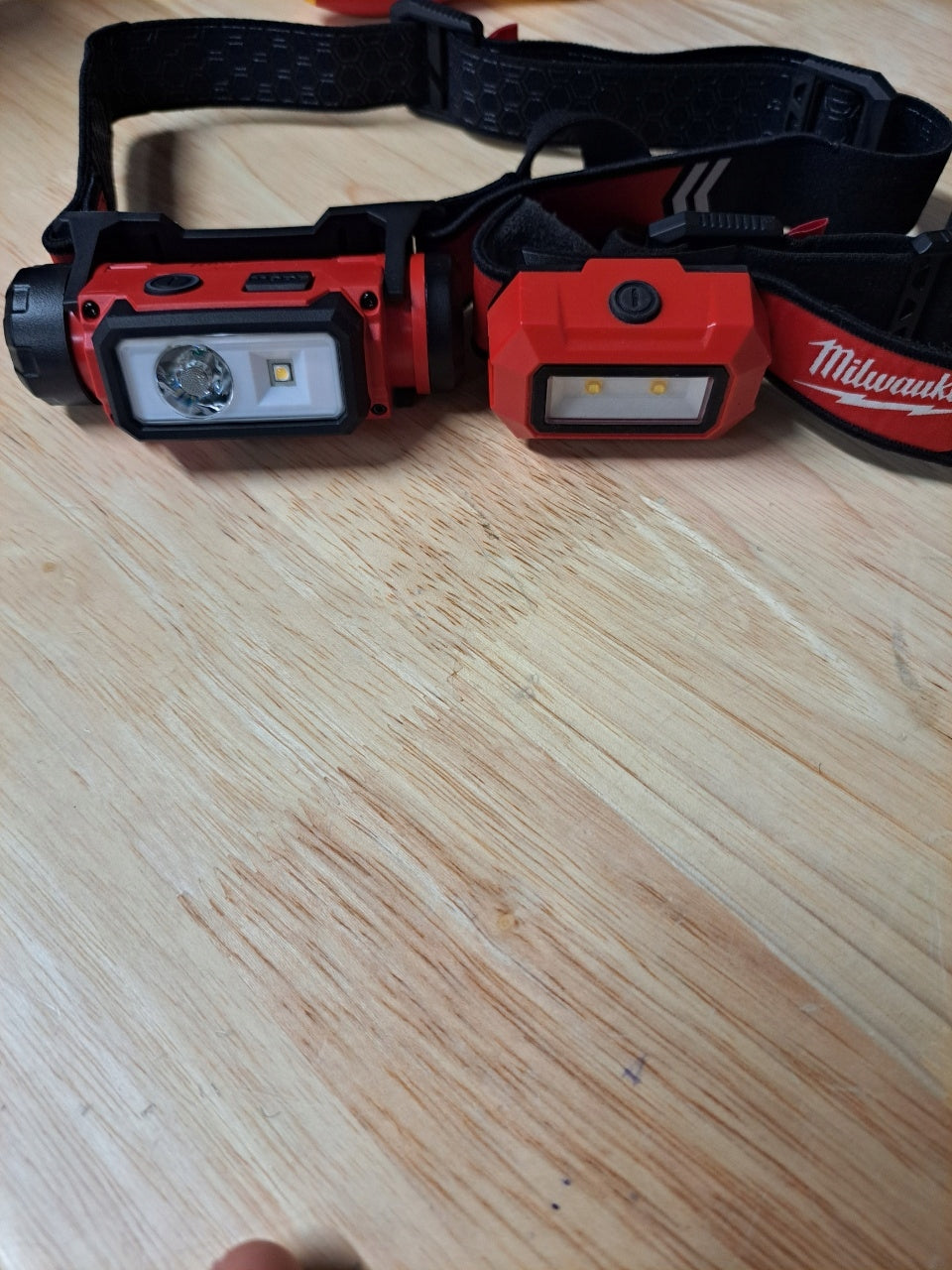 Latarka czołowa L4HL2-301 Milwaukee USB 600lm 4933479963