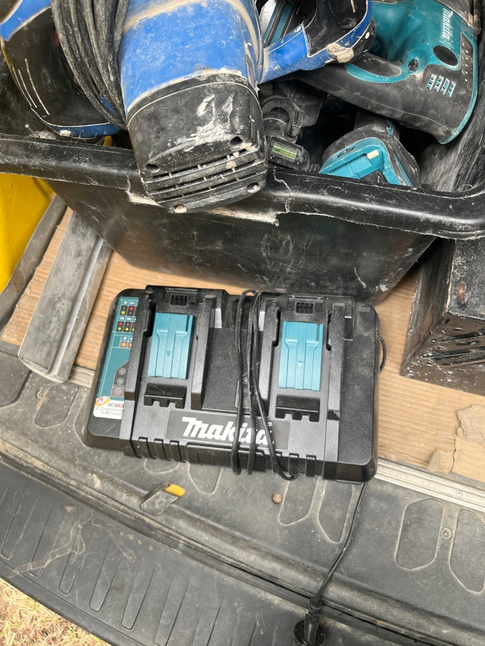 Makita 197629-2 DC18RD szybka ładowarka dwuportowa 18V LXT