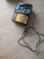Nowa ładowarka DeWALT DCB1104 18V