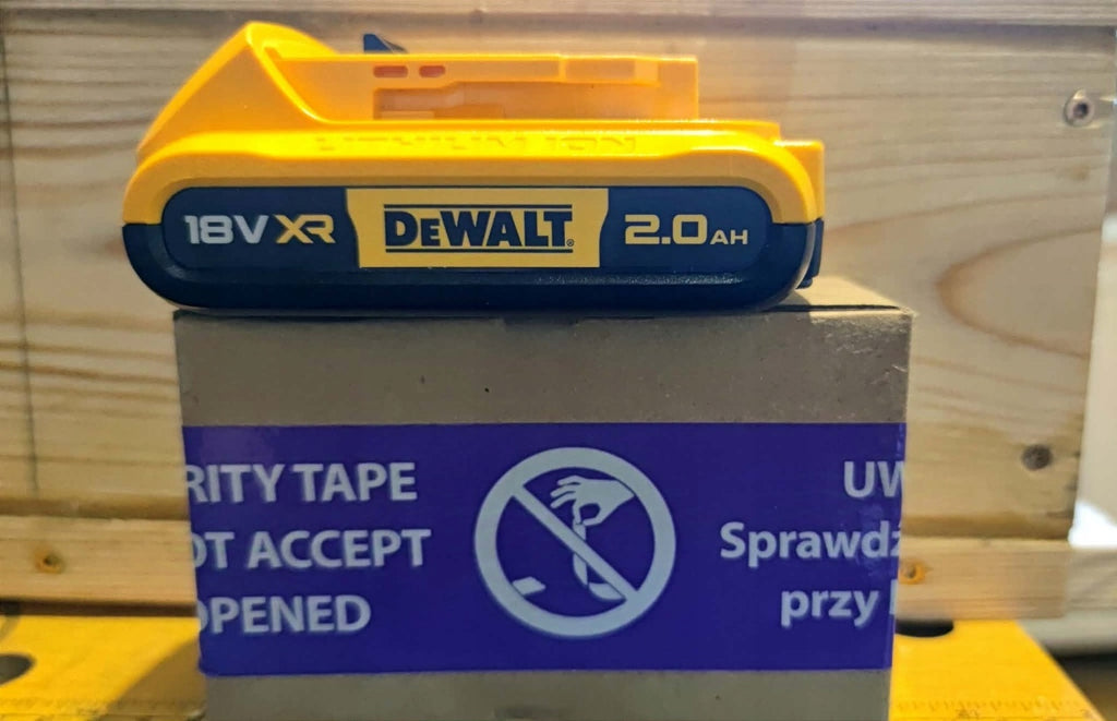 Oryginalny akumulator bateria DeWALT DCB183 18V XR 2,0Ah 2Ah 2.0 Ah z LED