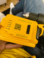 Oryginalny akumulator bateria DeWALT DCB183 18V XR 2,0Ah 2Ah 2.0 Ah z LED