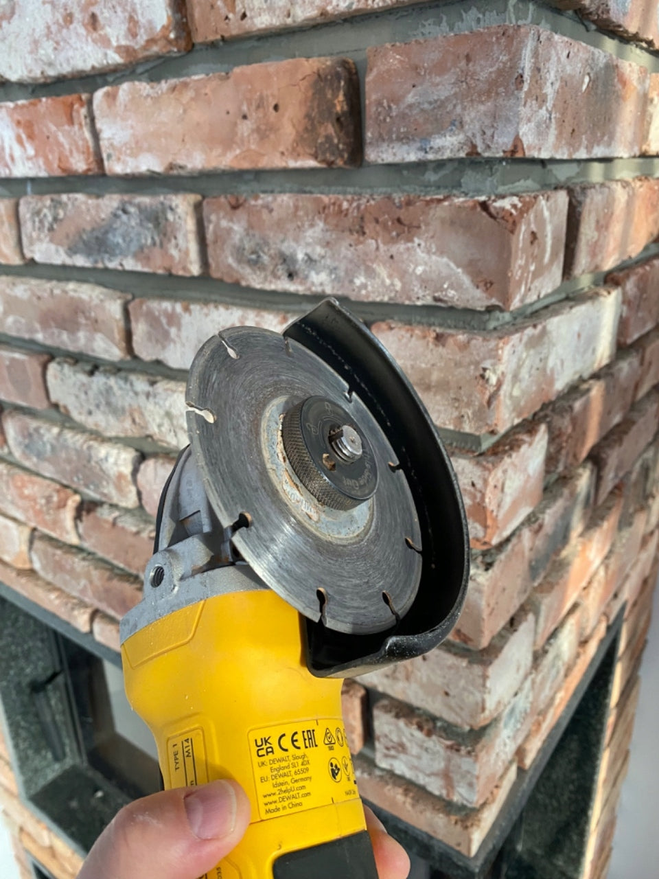 Szlifierka kątowa DeWALT, DCG405