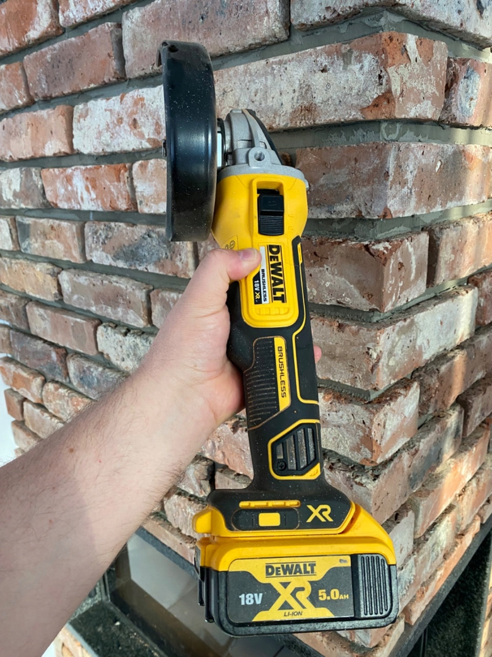 Szlifierka kątowa DeWALT, DCG405