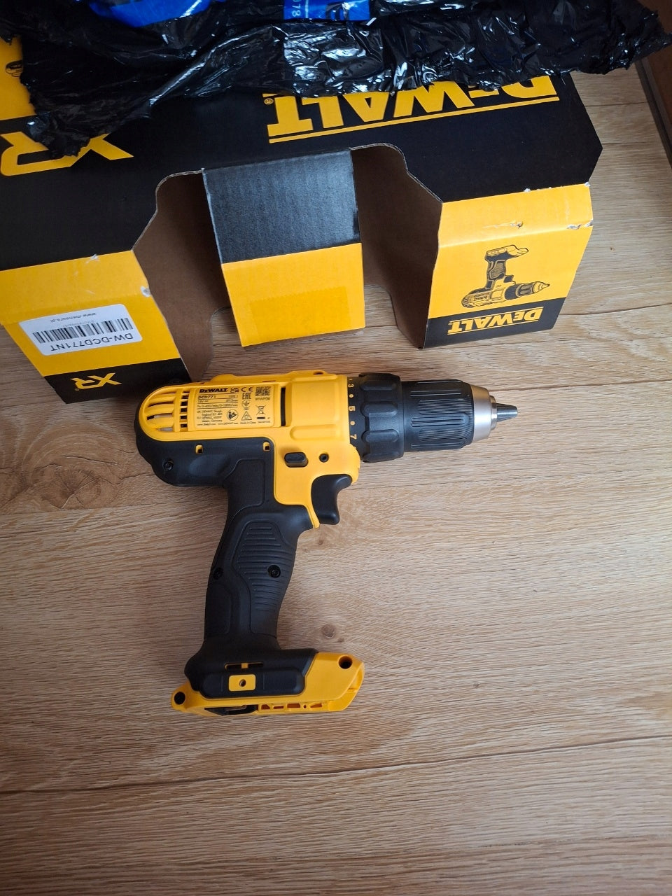 Wiertarko wkrętarka 18V 42Nm 2x 2.0Ah walizka DeWALT DCD771D2