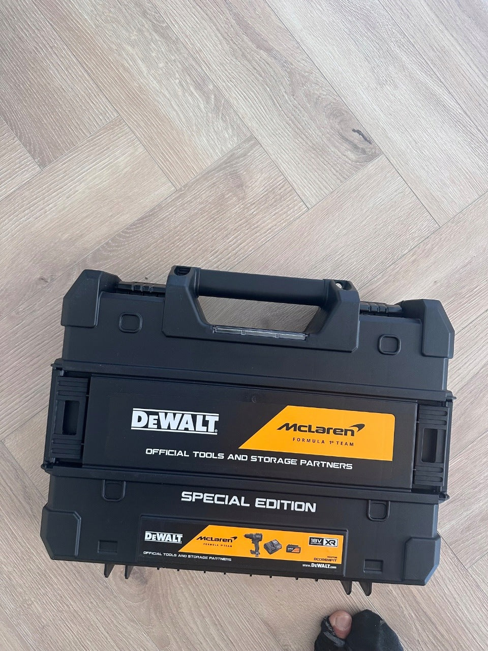 Wiertarko-wkrętarka udarowa DeWALT DCD86MP1T-QW 1x5Ah McLaren BL walizka
