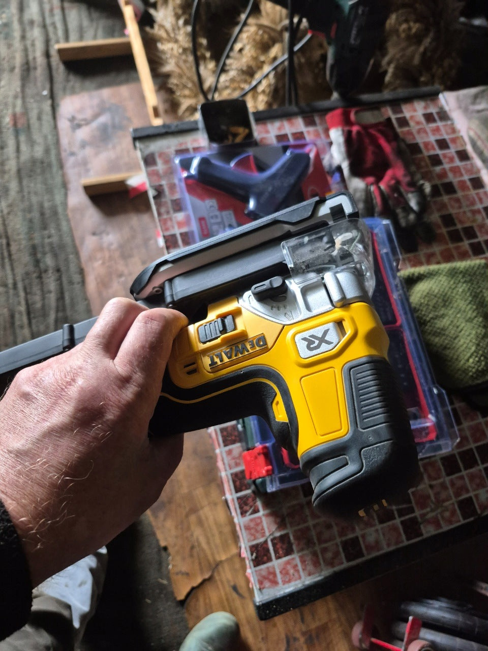 Wyrzynarka akumulatorowa DeWALT DCS335N 18V XR 135 mm body