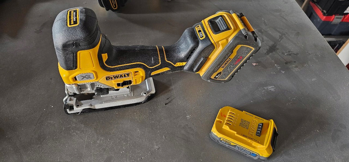 Wyrzynarka akumulatorowa DeWALT DCS335N 18V XR 135 mm body