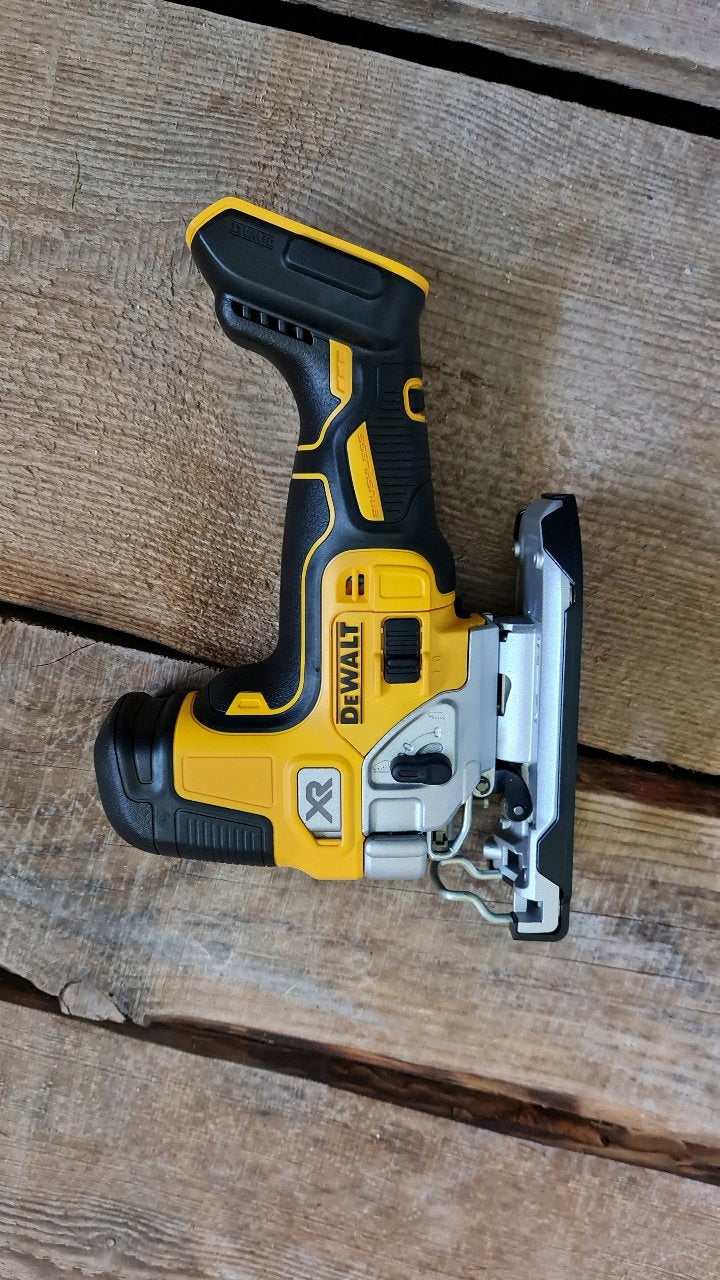 Wyrzynarka akumulatorowa DeWALT DCS335N 18V XR 135 mm body
