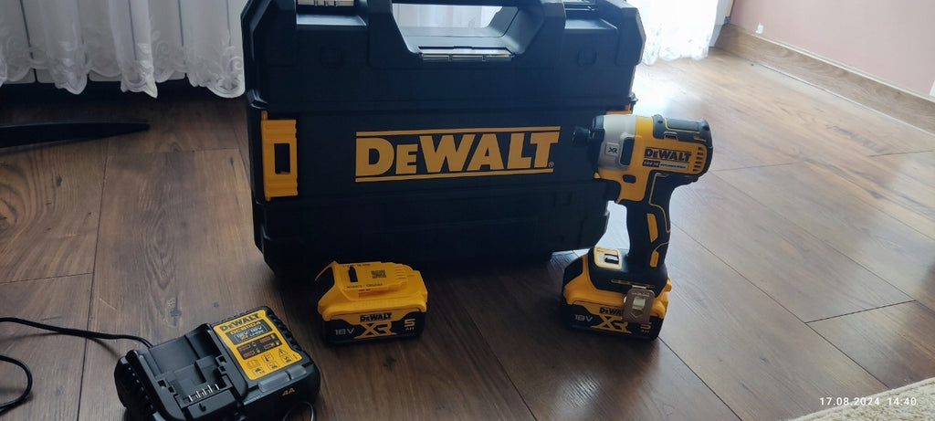 Zakrętarka udarowa 3 biegowa 205 Nm 18V 2x5.0Ah DeWALT DCF887P2
