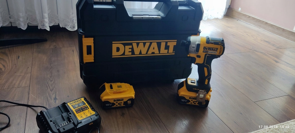 Zakrętarka udarowa 3 biegowa 205 Nm 18V 2x5.0Ah DeWALT DCF887P2