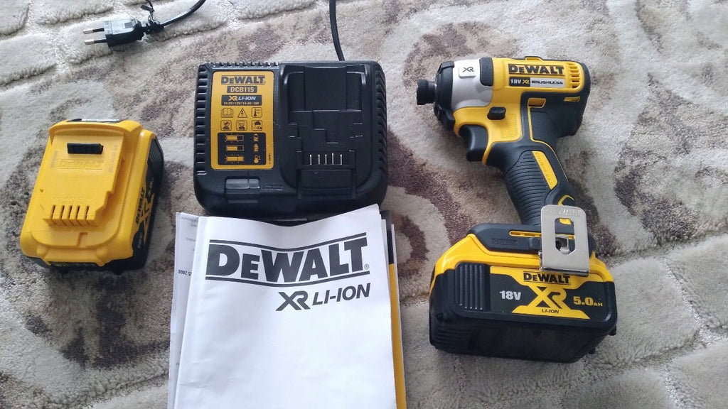Zakrętarka udarowa 3 biegowa 205 Nm 18V 2x5.0Ah DeWALT DCF887P2