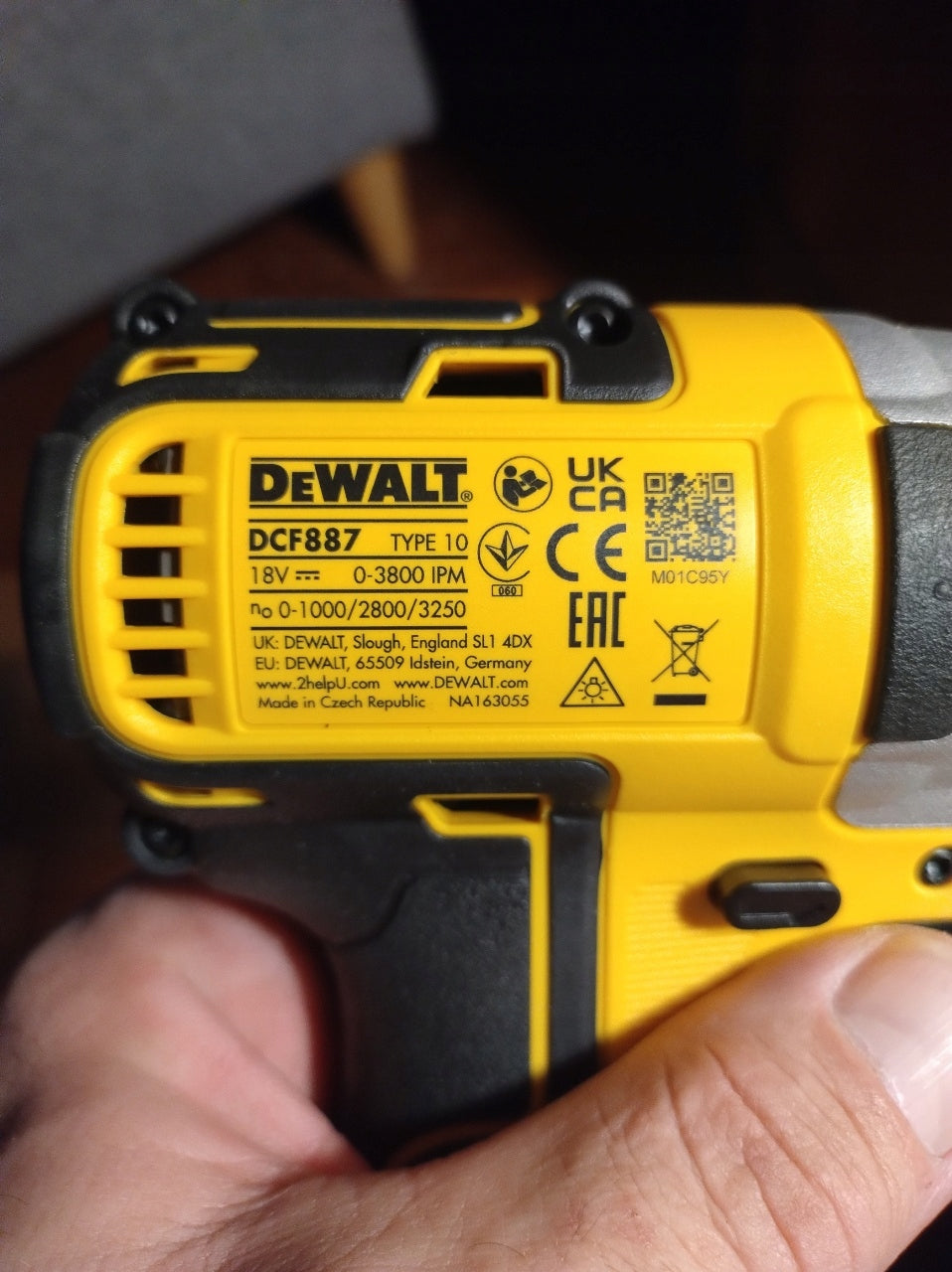 Zakrętarka udarowa 3 biegowa 205 Nm 18V 2x5.0Ah DeWALT DCF887P2