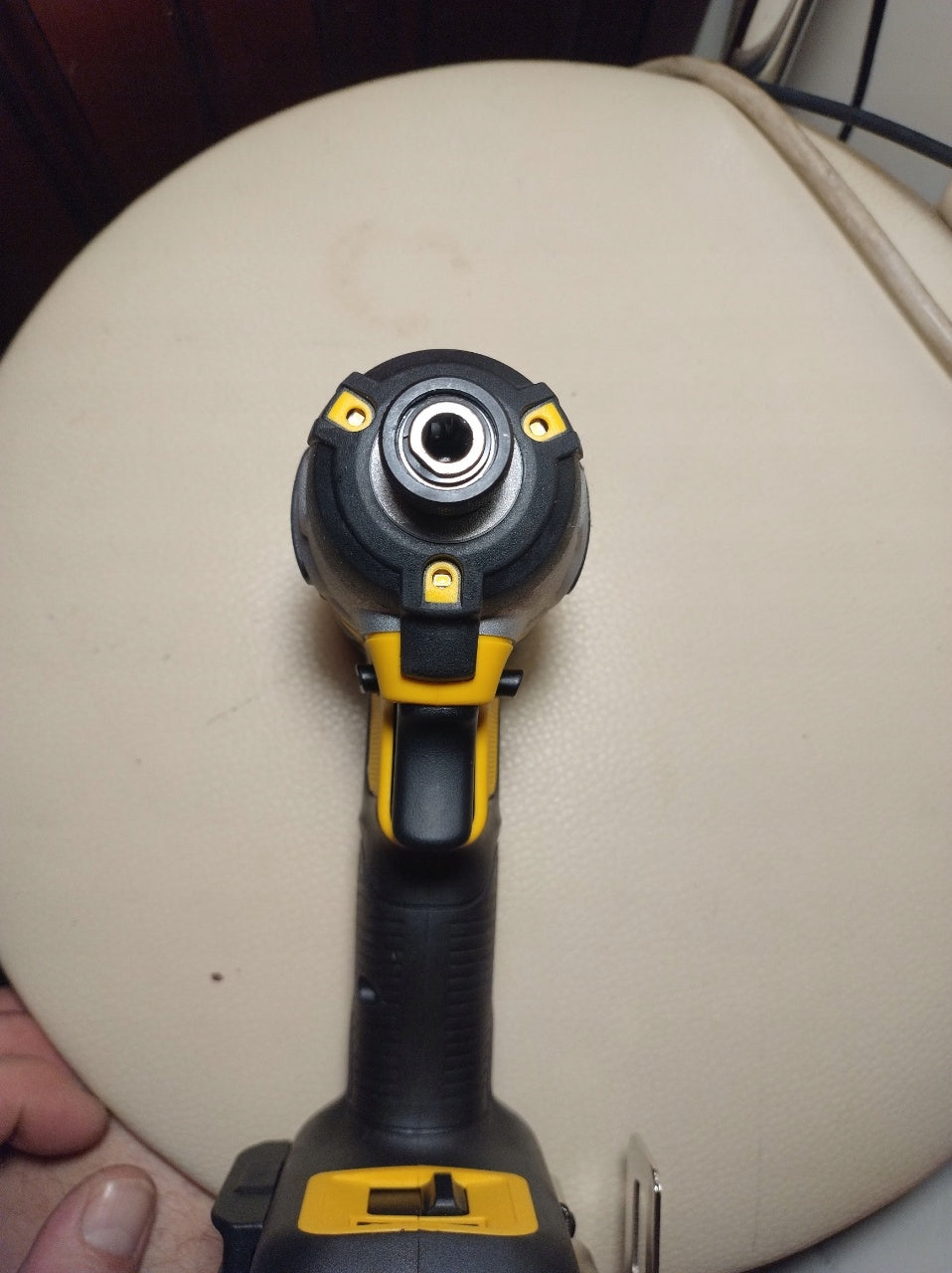 Zakrętarka udarowa 3 biegowa 205 Nm 18V 2x5.0Ah DeWALT DCF887P2