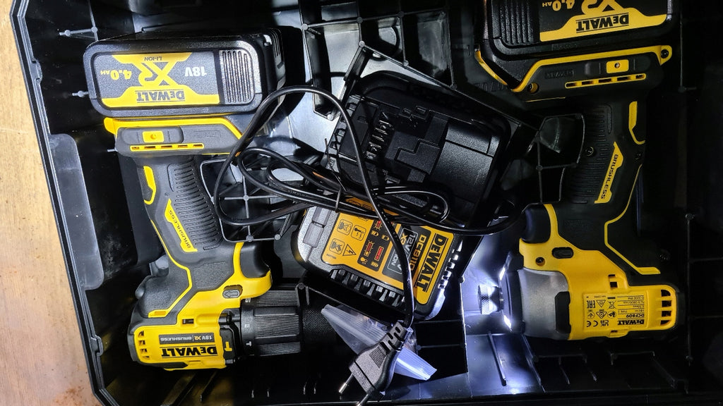 Zestaw combo wkrętarka DCD709 + zakrętarka DCF809 2x4Ah DeWALT DCK2062M2T