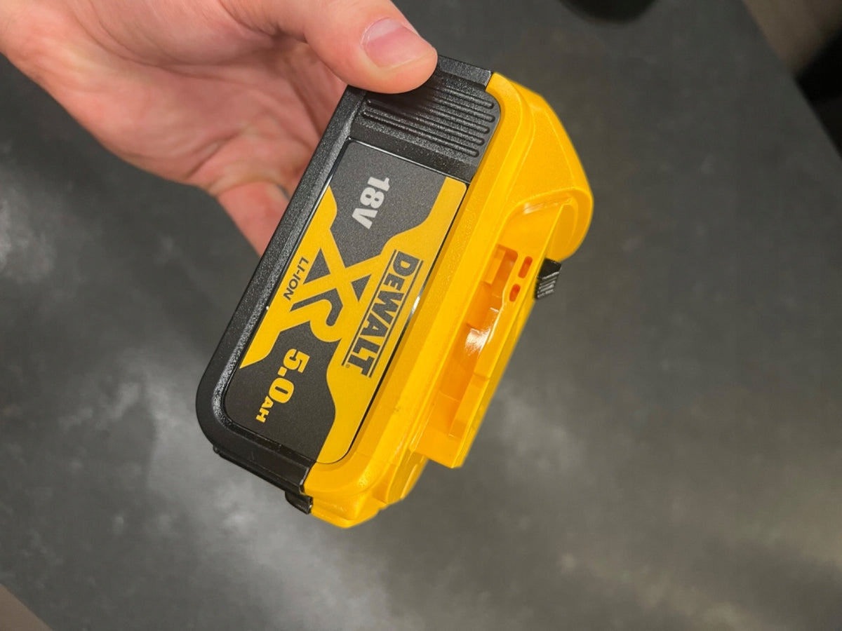 Zestaw ładowarka DCB1104 + 2x akumulator 18V 5Ah XR Li-Ion DeWALT DCB184